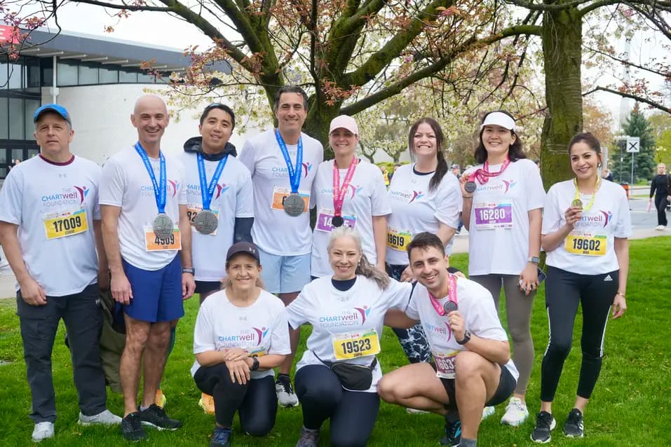 Chartwell team at Toronto marathon event for fundraising / L'équipe de Chartwell participe au marathon de Toronto pour recueillir des fonds