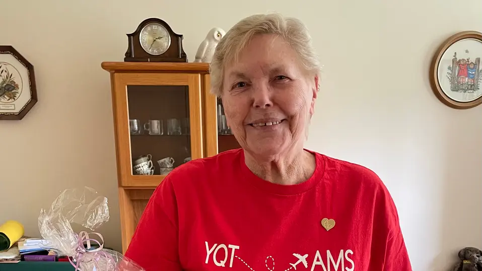 cwol-senior-woman-in-a-room-visit-netherlands-jane-crop
